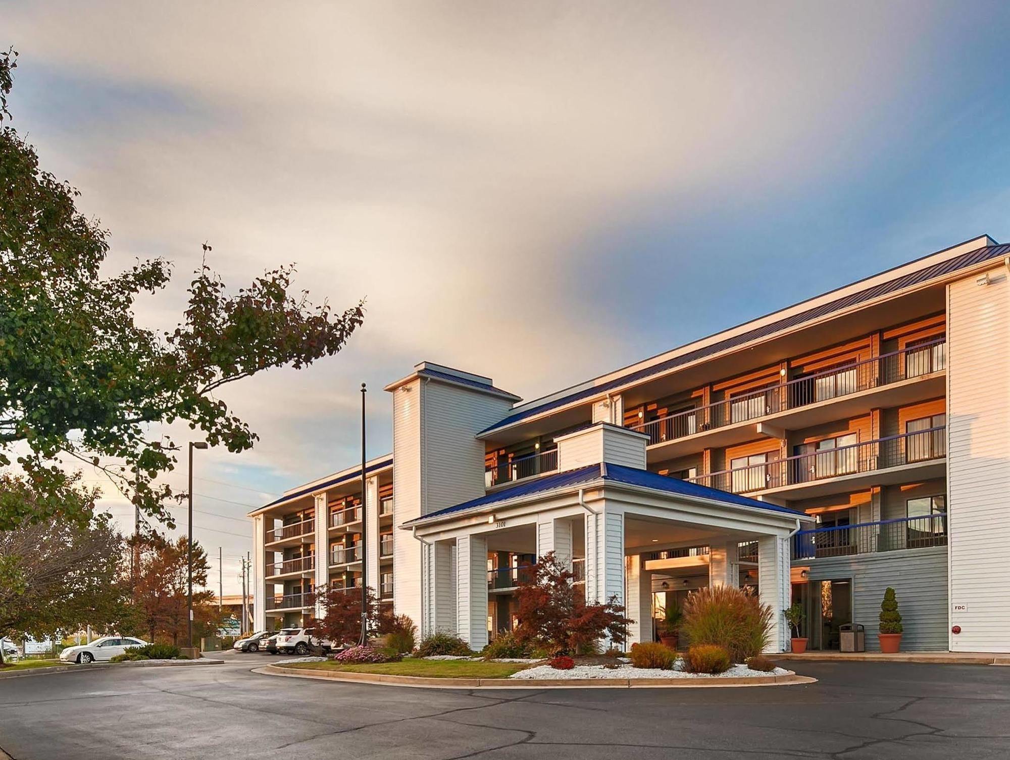 Hotel Western Kent Narrows 3*